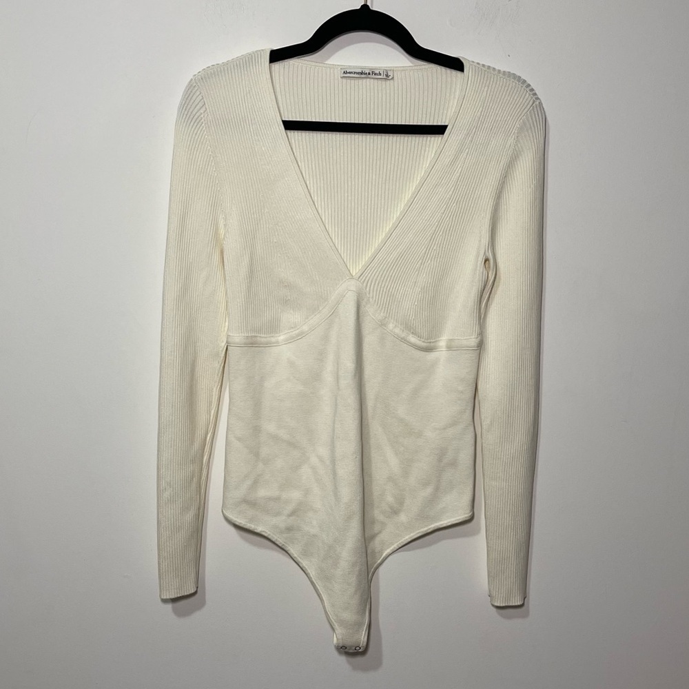 Abercombie & Fitch women's Cream long sleeve v neck ribbed bodysuit in size L